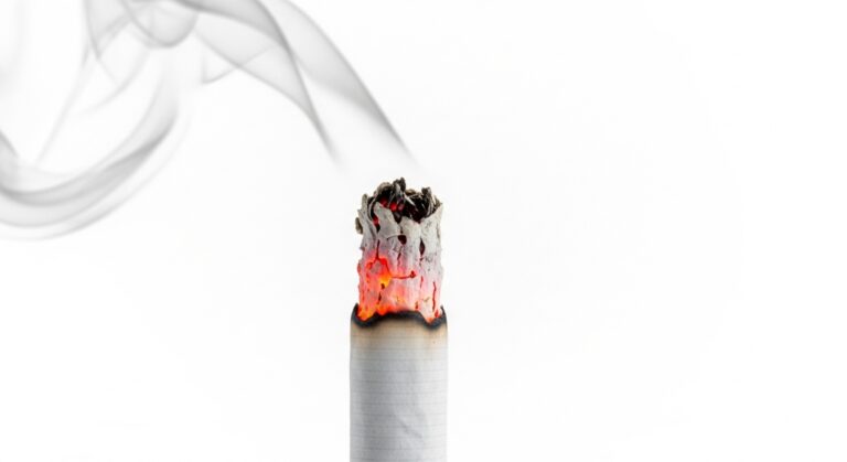 “EL DAÑO ESTÁ EN EL HUMO, NO EN LA NICOTINA”: