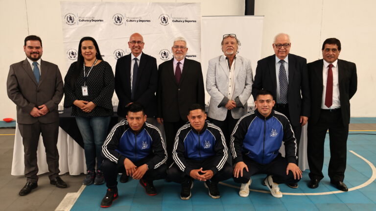Federación Deportiva Nacional de Luchas de Guatemala y Ministerio de Cultura y Deportes impulsan proyecto social para niños y jóvenes en barrios de la ciudad capital