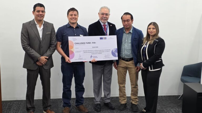 SIUCOM es seleccionada por el Challenge Fund FIID para fortalecer la inclusión financiera y la resiliencia climática en el sector agrícola de Guatemala
