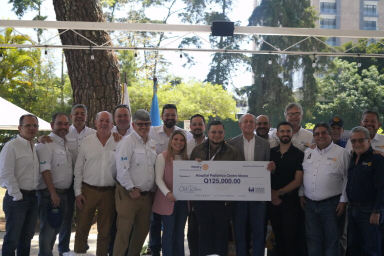RIFA “TOCONO-MOORE” CULMINA CON ÉXITO: CLUB ROTARIO LAS AMÉRICAS ENTREGA DONATIVO PARA CIRUGÍAS PEDIÁTRICAS GRATUITAS AL CENTRO MOORE